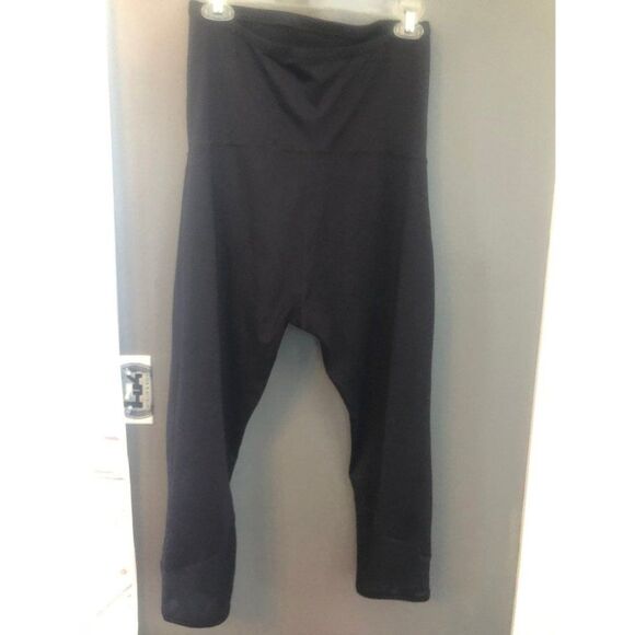 Aglow maternity size medium leggings capri black with mesh detail - Picture 3 of 5
